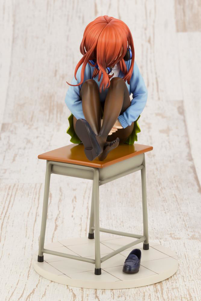 quintessential quintuplets figurine