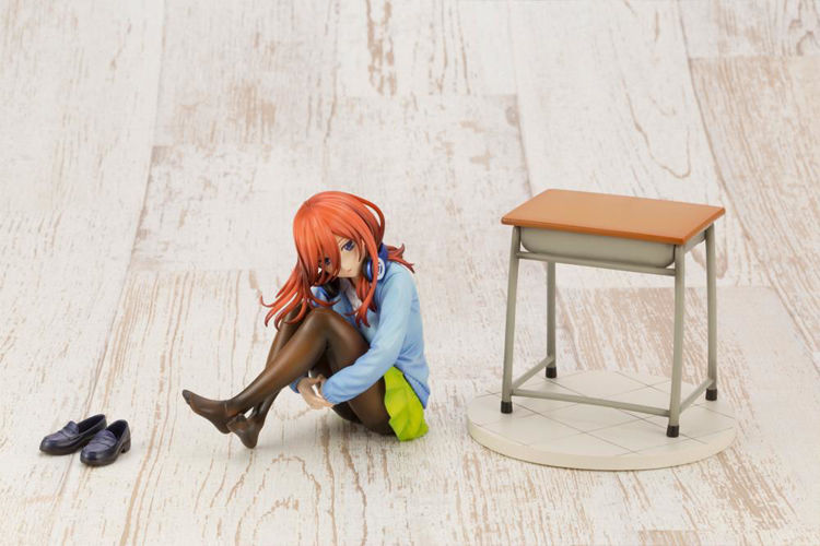 quintessential quintuplets figurine